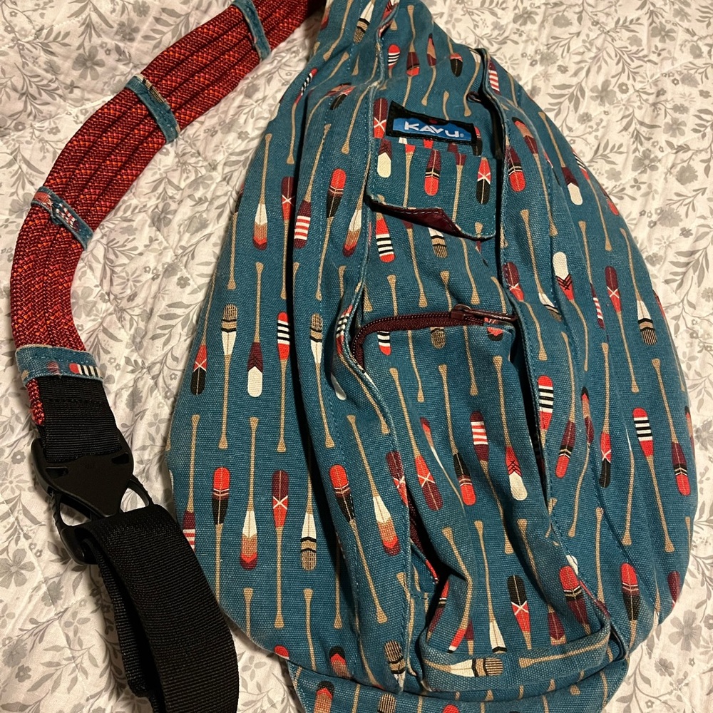 Large Kavu sling back bag in Paddle print